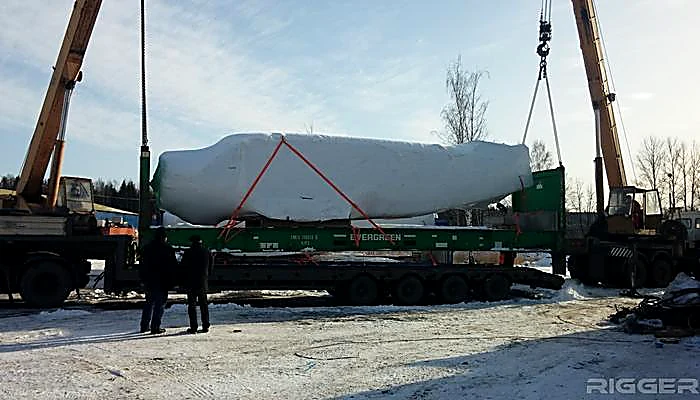 Погрузка самолётов двумя автокранами
